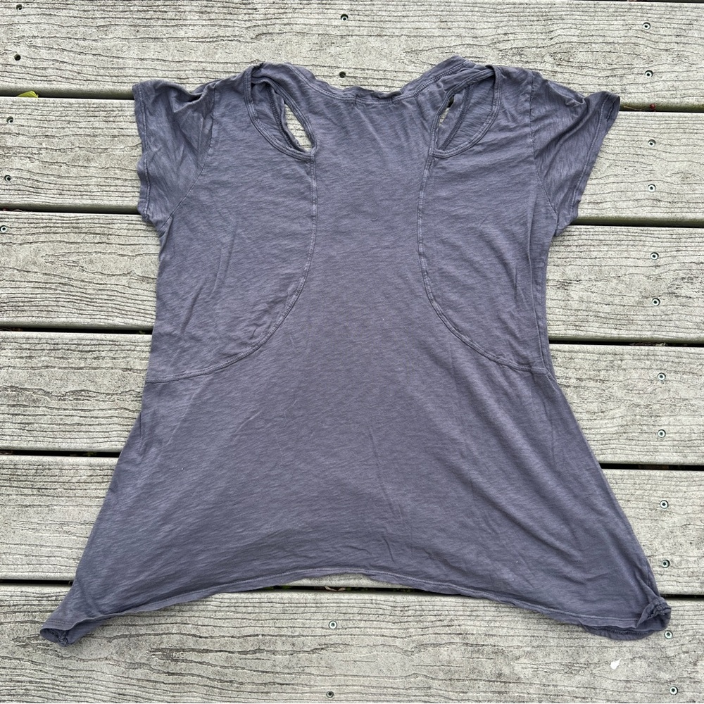 Fresh Produce: Grey Short Sleeve Top w/ Back Cut Outs. Women’s Size Large. - Picture 4 of 10